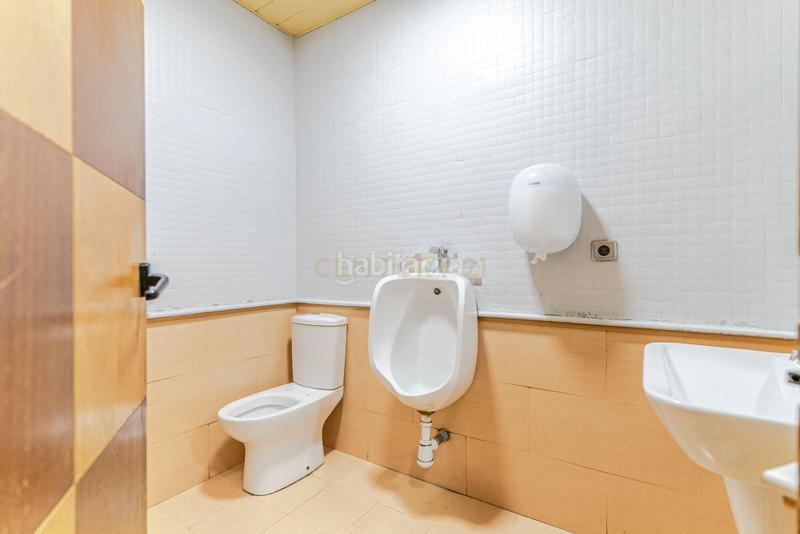 Foto cf8705f3-23da-4bf2-890c-05691ccf07e5. Locale commerciale in calle poniente 5 in Las Tres Cruces Armilla