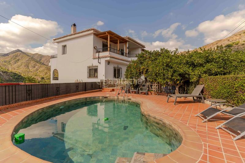 Foto 45d5d7d3-9196-475c-94f9-4ea7b2dd018b. Chalet in avenida del mar 40 in Guájares (Los)