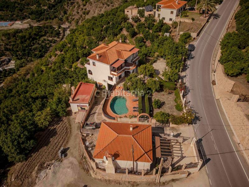 Foto fd6ca9f9-98e4-4556-b602-d6ba9cc282c0. Chalet in avenida del mar 40 in Guájares (Los)