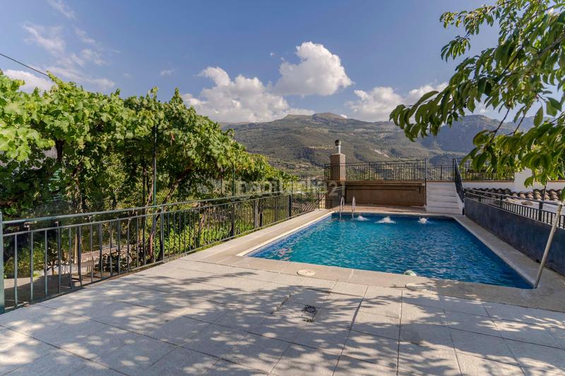 Foto 227f4a22-9c88-4f2b-b434-3fef87f0729e. Casa a carretera de maitena a Güéjar Sierra