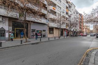 Local commercial à Calle alhamar 35. Espectacular local de 600  m2 en el centro de granada