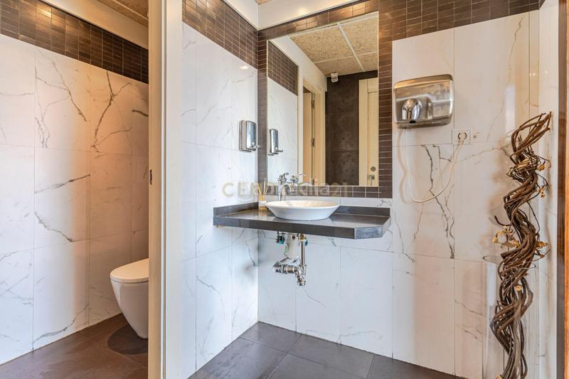 Foto f0c42baf-f374-497e-b67f-520528f861d6. Locale commerciale in calle dr. severo ochoa 23 in Ogíjares