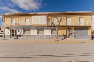 Casa  Real 30. Vivienda con local comercial y solar urbano