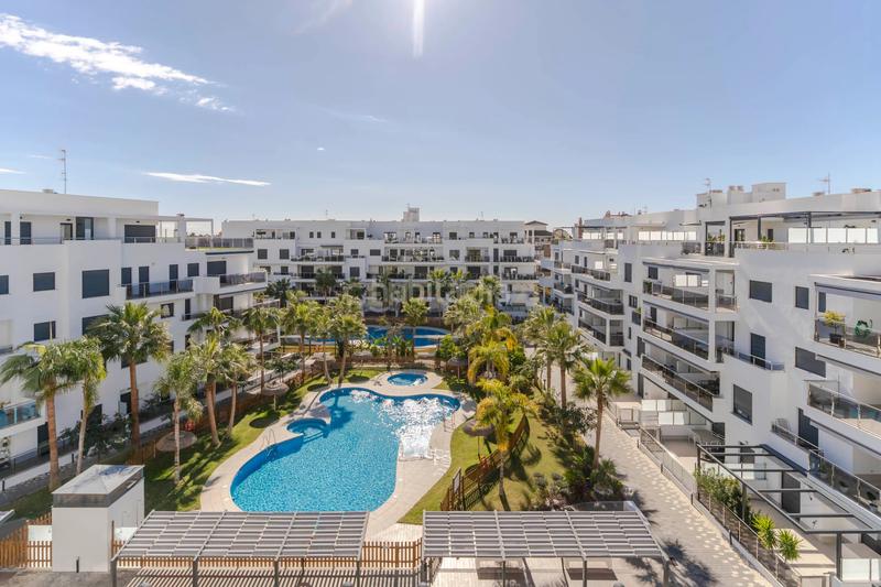 Foto 34e8cc15-b142-4a81-abbc-844221eeb36a. Ático en c. rector mayor zaragoza 19 impresionante ático en playa granada en Motril