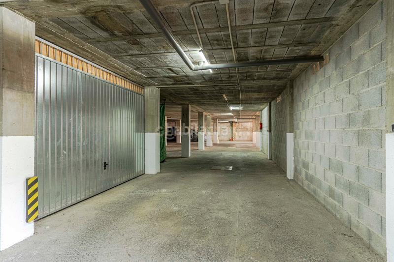 Foto 57a3bc2a-5ca2-4a20-9df4-6e62fe4ab784. Parking voiture dans benigno vaquero 2 dans Pinos Puente