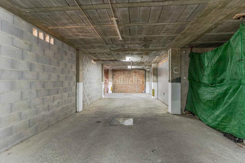 Foto 9daf4530-c100-4e6e-b0e2-5ee3cb74447b. Parking voiture dans benigno vaquero 2 dans Pinos Puente