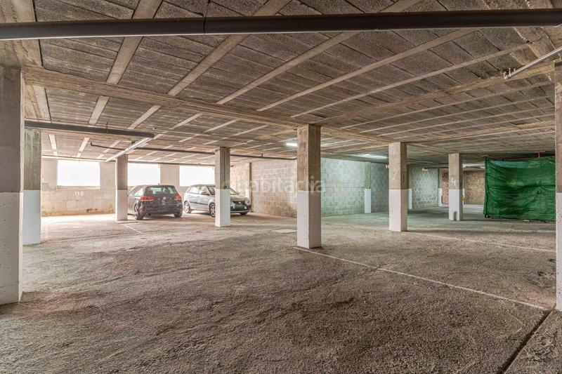 Foto a582f016-e742-40ed-b9cf-fcbb5ec914ca. Parking voiture dans benigno vaquero 2 dans Pinos Puente