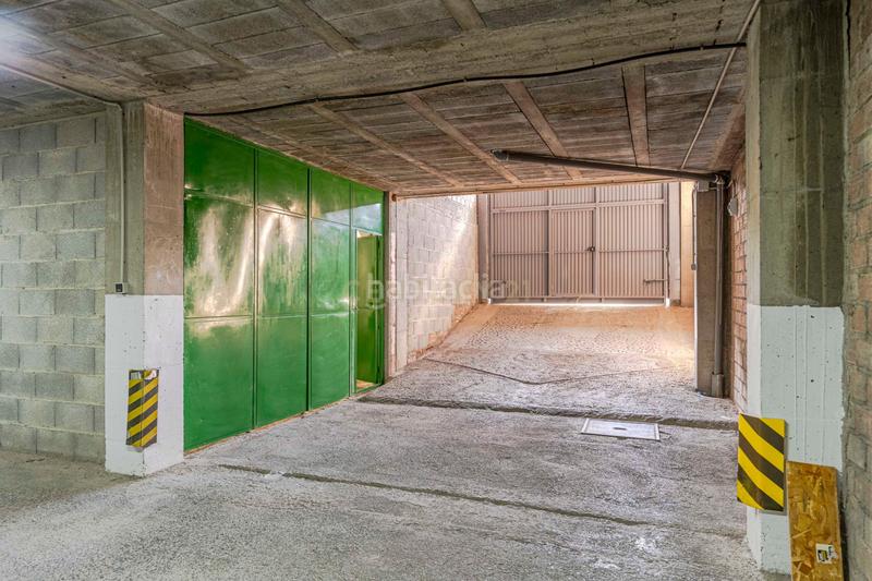 Foto f7150225-7b9c-4852-a2c5-e0ed41c15c41. Parking voiture dans benigno vaquero 2 dans Pinos Puente