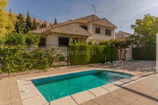 Chalet à Crta. de la sierra 132. ! exclusiva vivienda en granada !