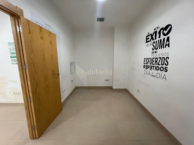 Foto e973c2f3-4f54-487f-9559-762d19bf6e23. Locale commerciale in virgen de la consolacion 4 in Granada