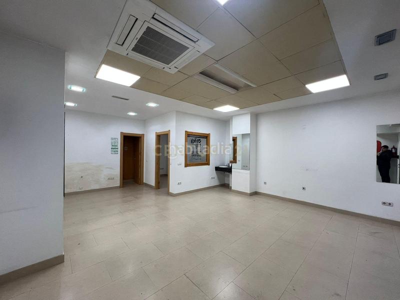 Foto f77b8e80-0154-427a-9ccb-89e1ca7dc33c. Locale commerciale in virgen de la consolacion 4 in Granada