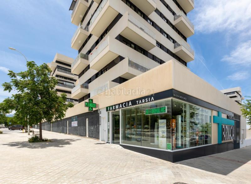 Foto c9340a7a-145d-4bc6-8949-b11f189fe33c. Alquiler local comercial en c. hermigua 15 magnífico local zona más expansión en Granada