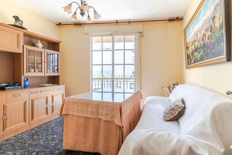 Foto 58c43912-adb2-49f4-afea-6839263f1840. Casa in carretera de la playa in Centro Salobreña