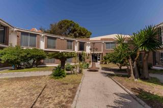 Edificio in Carretera málaga, salobreña, spain 8. Edificio muebles medina  inversión versátil en la costa tropical