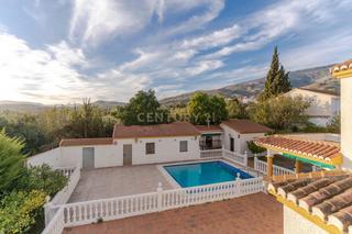 Maison à Avenida gonzález robles, 78, órgiva, spain. Vida de ensueño amplitud, confort y naturaleza en el corazón de