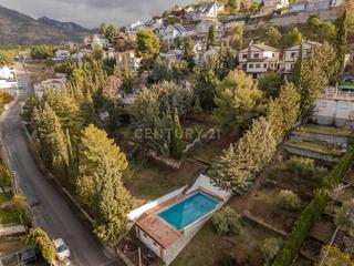 Haus in Calle cerro de las pipas, 92, la zubia, spain 92. Gran casa con vistas en un entorno relajado, cumbres verdes, gra