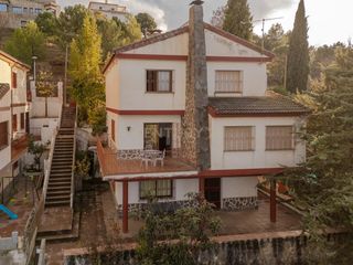 House in Calle cerro de las pipas, 92, la zubia, spain 92. Gran casa con vistas en un entorno relajado, cumbres verdes, gra