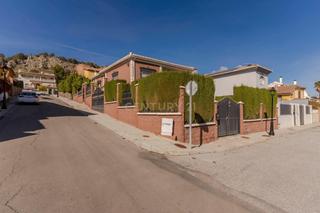 Haus  C. castaño, 7d, 18220 albolote, granada, spain. Espectacular chalet en albolote  piscina