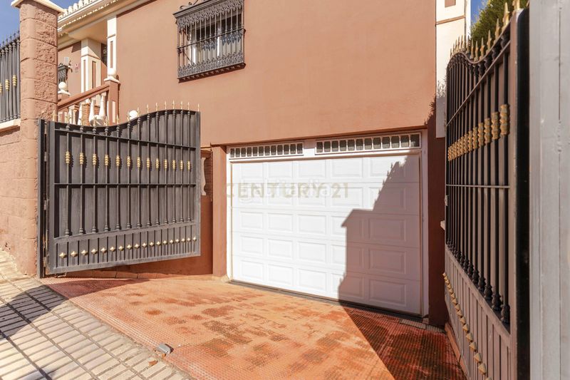 Foto e8baa5d1-2738-4d4a-88cd-2e2d23d73bde. Casa a c. castaño a Albolote