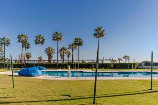 Piso  C. la noria, n 3, 29692 san luis de sabinillas, málaga, spain 4. Espectacular piso primera línea de playa. manilva.