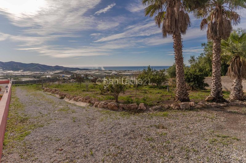 Foto 00cc7375-e87e-4cf6-b2ac-f517f5c94895. Casa amb piscina a Motril ciudad Motril