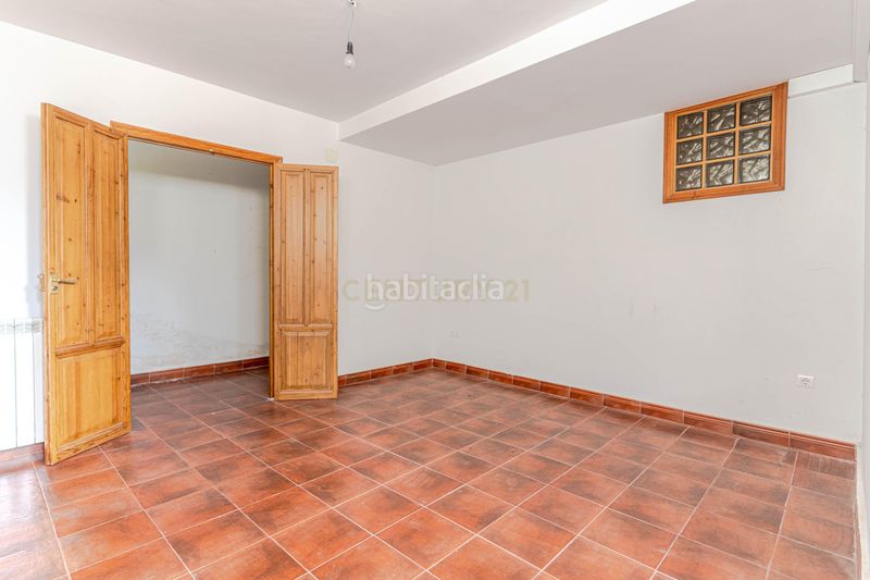 Foto 3cf0a608-905d-46e8-bc7d-dc3cde8c5d74. Casa en calle ronda de los montes espectacular casa en el entorno del cubillas, granada, con jardín y piscina en Albolote