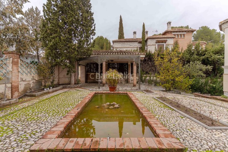 Foto 41b48184-a714-4081-8d70-c477250e450a. Casa en calle ronda de los montes espectacular casa en el entorno del cubillas, granada, con jardín y piscina en Albolote