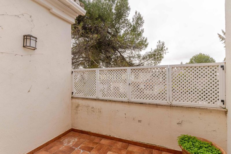 Foto 67f60978-8962-48b7-b585-a9c12848b489. Casa en calle ronda de los montes espectacular casa en el entorno del cubillas, granada, con jardín y piscina en Albolote