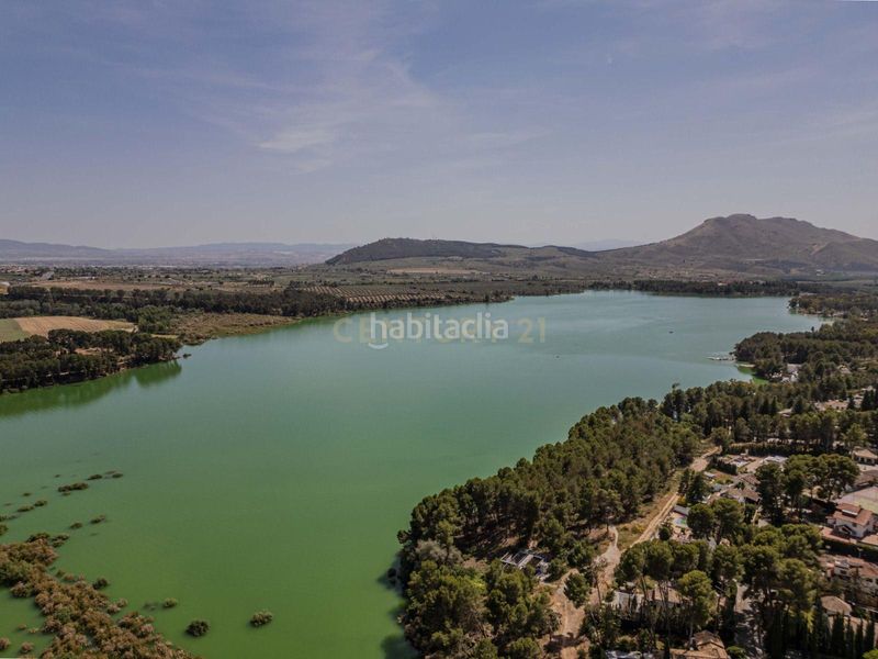 Foto 6a43aa74-ed9b-4517-9234-f1d9532bb1f3. Casa en calle ronda de los montes espectacular casa en el entorno del cubillas, granada, con jardín y piscina en Albolote