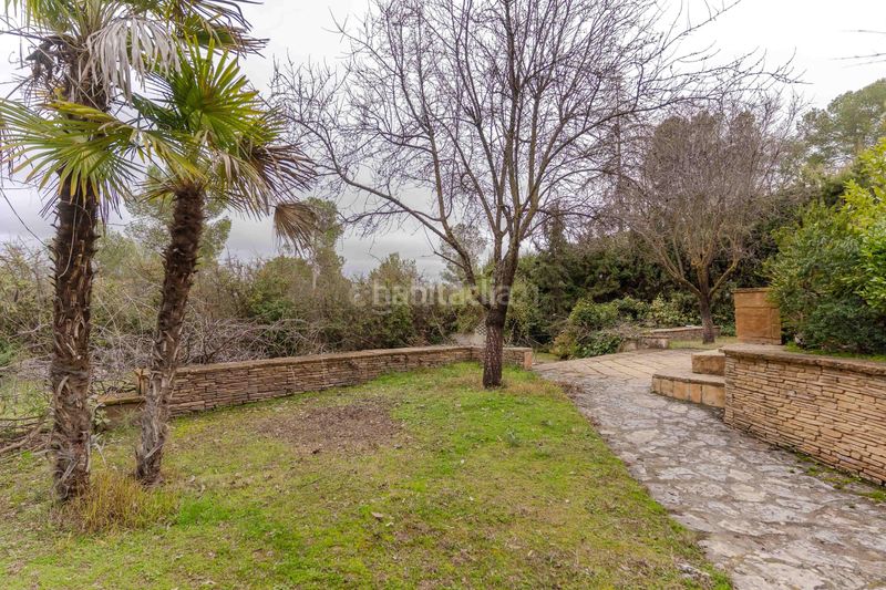 Foto 9330fad3-ec04-4d32-ba15-546a6fd07c76. Casa en calle ronda de los montes espectacular casa en el entorno del cubillas, granada, con jardín y piscina en Albolote