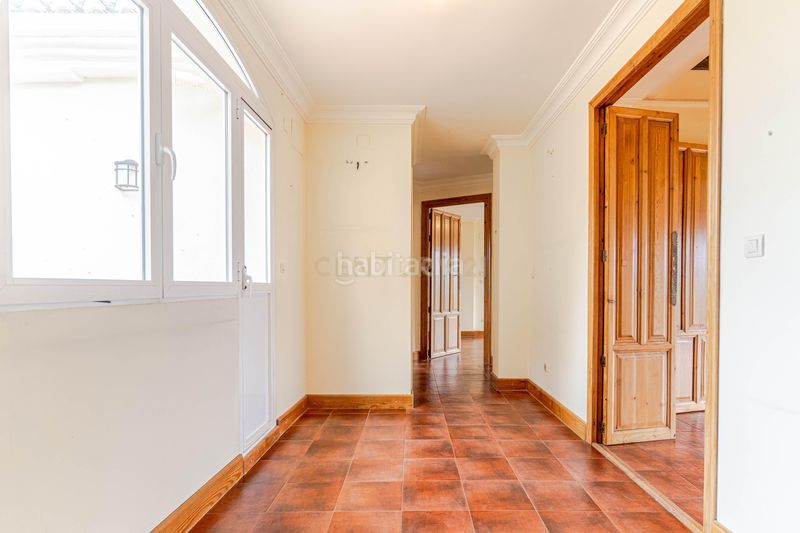 Foto a9d63a9b-102a-4bfe-95fd-ef693b5ce19a. Casa en calle ronda de los montes espectacular casa en el entorno del cubillas, granada, con jardín y piscina en Albolote