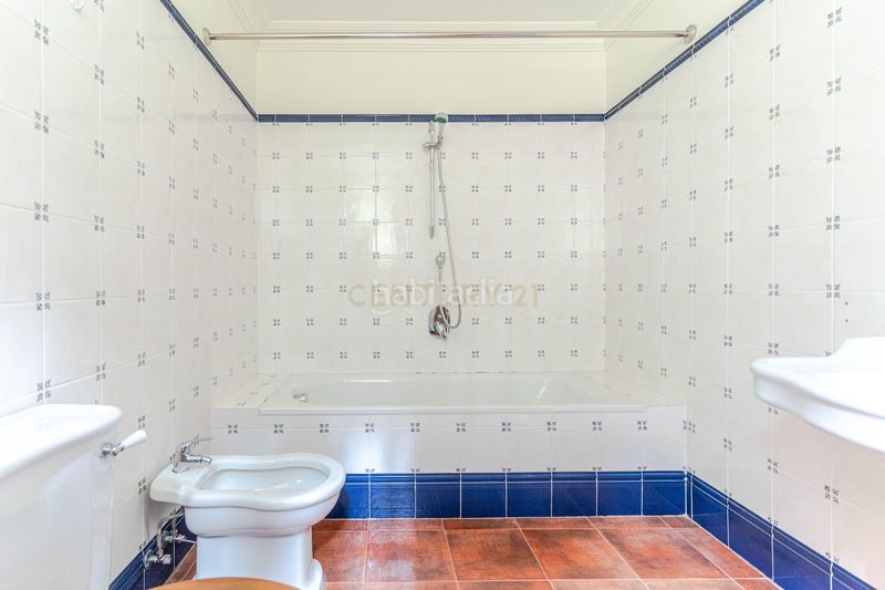 Foto ae4cfc0e-85c5-4c8c-b4da-9ab713959278. Casa en calle ronda de los montes espectacular casa en el entorno del cubillas, granada, con jardín y piscina en Albolote