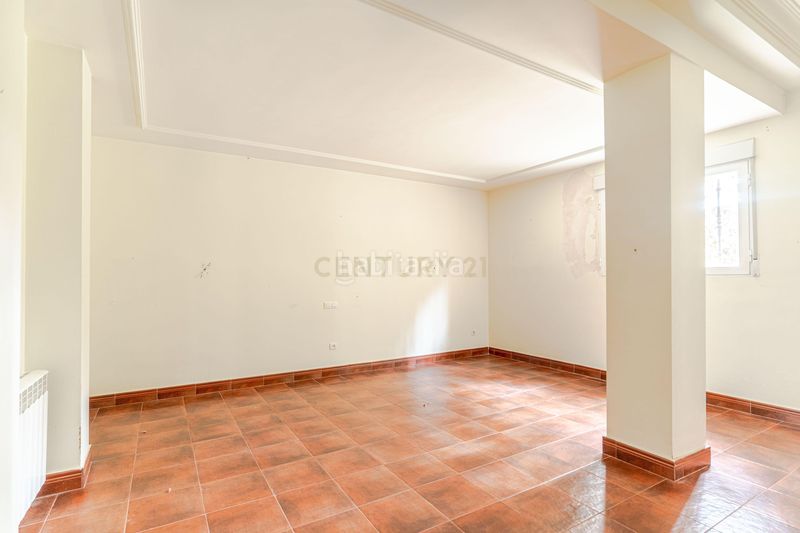 Foto b999f9a3-6ffb-4c9b-8deb-0ed613cc7ef1. Casa en calle ronda de los montes espectacular casa en el entorno del cubillas, granada, con jardín y piscina en Albolote