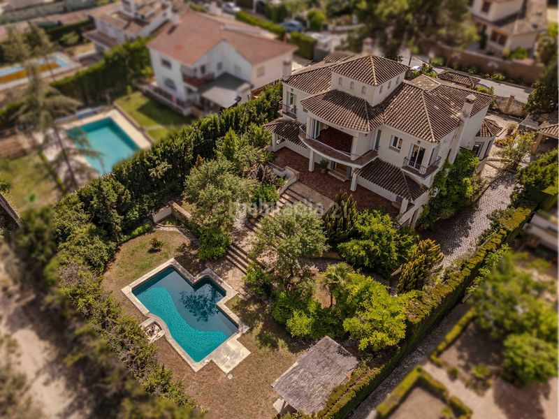 Foto bccd8efd-3434-4dc4-b668-073654651577. Casa en calle ronda de los montes espectacular casa en el entorno del cubillas, granada, con jardín y piscina en Albolote