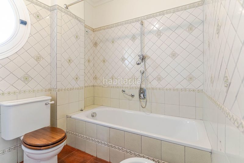 Foto e8dd30a5-b168-499d-9388-b4eb11bc573b. Casa en calle ronda de los montes espectacular casa en el entorno del cubillas, granada, con jardín y piscina en Albolote