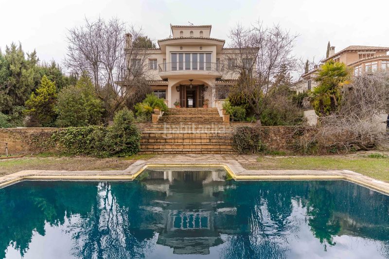 Foto f4a769b2-d427-494c-bd30-6cc0fa9e8680. Casa en calle ronda de los montes espectacular casa en el entorno del cubillas, granada, con jardín y piscina en Albolote