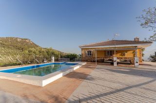 Casa  18260 íllora, spain. Vivir aquí no es solo cambiar de casa, es cambiar de vida.