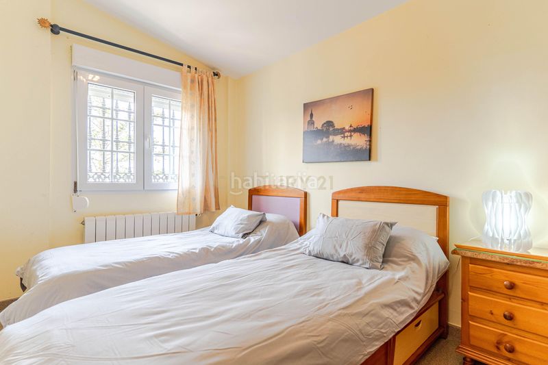 Foto 53dc2f10-4142-41aa-9efc-7029613979e0. Casa amb piscina a Padul