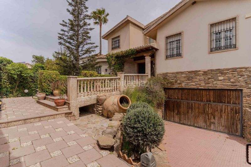 Foto c0c212a8-cb19-4ab2-910e-b1e188a4de0c. Casa amb piscina a Padul