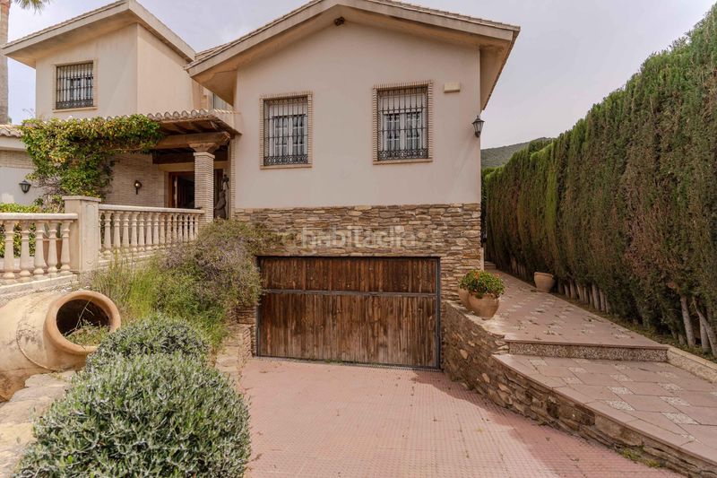 Foto cfbb123f-fabc-44b5-839d-5e341746ec2f. Casa amb piscina a Padul