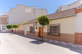Casa  Calle gloria, 7, churriana de la vega, spain. Casa en planta baja en churriana de la vega  amplitud, ubicación