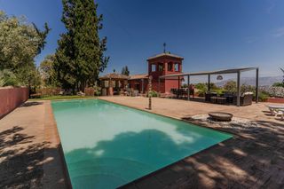 Casa  Calle río navia, 18, híjar, spain. Exclusiva villa con vistas a granada y sierra nevada sobre parce
