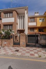 Casa a Paseo de la ermita, 39, churriana de la vega, spain 39. Amplia vivienda cerca del metro en churriana de la vega, granada