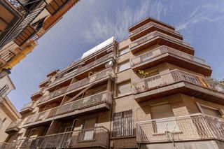 Pis  C. sta. paula, 33, centro, centro, 18001 granada, spain 33. Gran piso en pleno centro con garaje  7 dormitorios, 2 wc