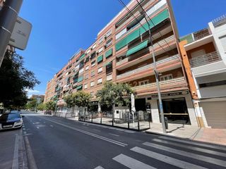 Affitto Appartamento in Calle santa clotilde, 49, granada, spain 49. Atención universitarios! estupendo piso de 4 dormitorios en zona