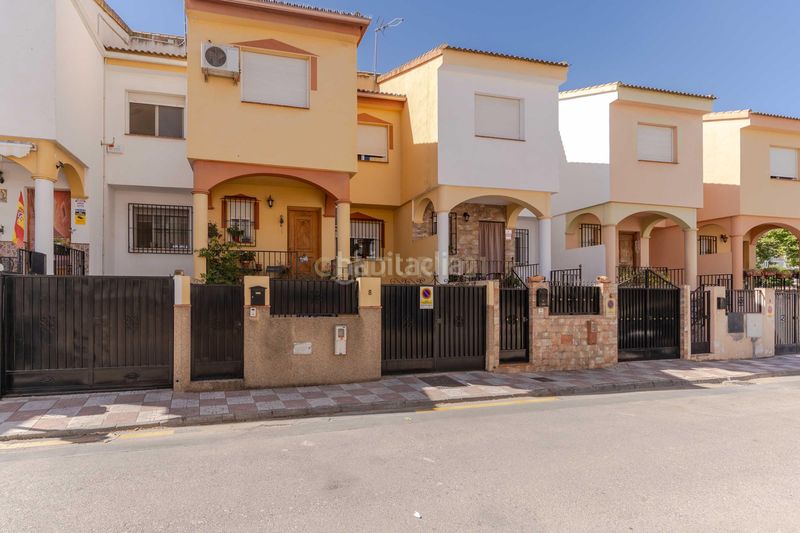 Foto 19304de7-5655-46ac-a560-859d16ea09bb. Reihenhaus in calle rio aguas blancas in Cúllar Vega