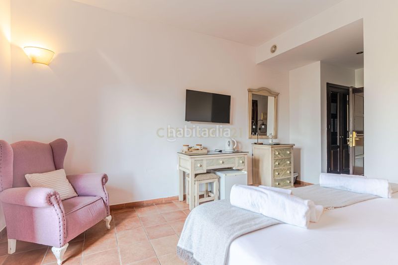 Foto b8fcb76a-da2c-4b38-8a90-c6bc58ada088. Edificio en calle salvador dalí hotel boutique a escasos minutos de la capital de granada en Cenes de la Vega