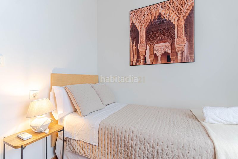 Foto 06acc6d6-5137-4dec-b45d-22c85a9b6166. Piso en callejuela de san bartolomé piso reformado con encanto en el albaicín con licencia turística en Granada