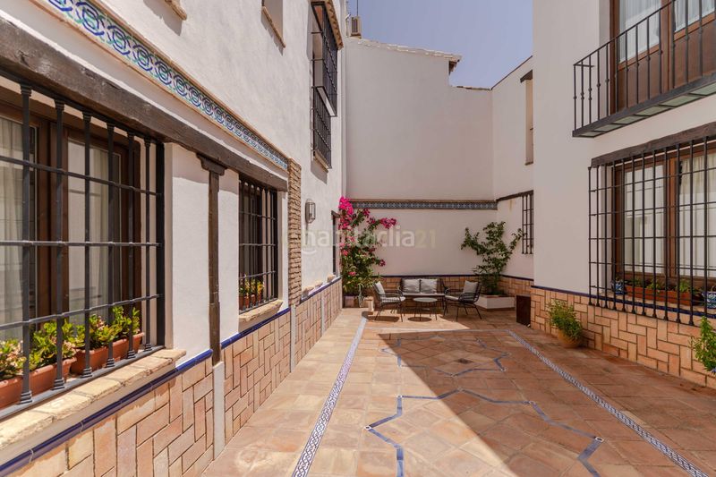 Foto 07eed8df-c35e-4e18-97e1-5788c5376662. Piso en callejuela de san bartolomé piso reformado con encanto en el albaicín con licencia turística en Granada