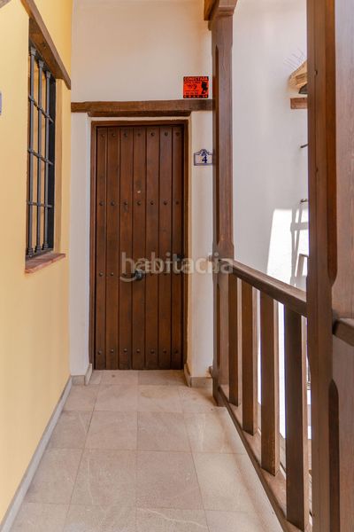 Foto 07f95649-3431-459b-8cfa-3338a9be6b1c. Piso en callejuela de san bartolomé piso reformado con encanto en el albaicín con licencia turística en Granada